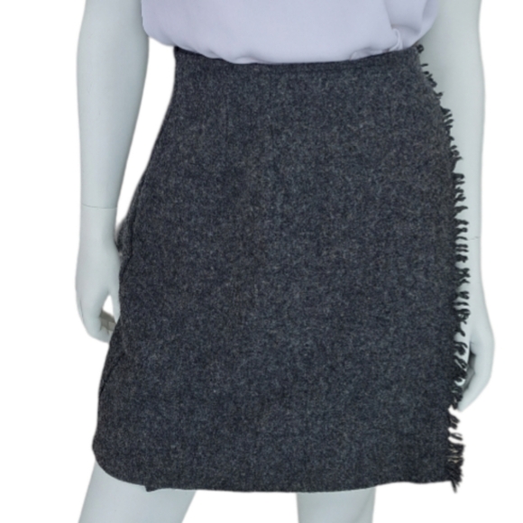 Woolrich dark grey wool mini wrap skirt with fringe edge and button closures S10 - Picture 2 of 13